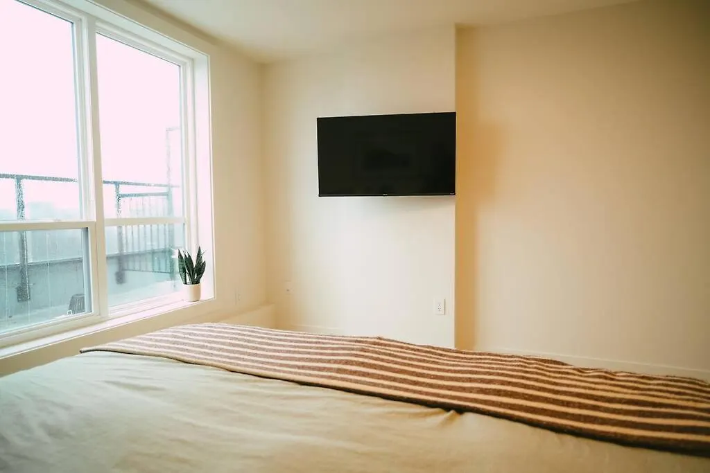 Chic Cozy Retreat - 2Br - Stunning North End Views Apartment Halifax
