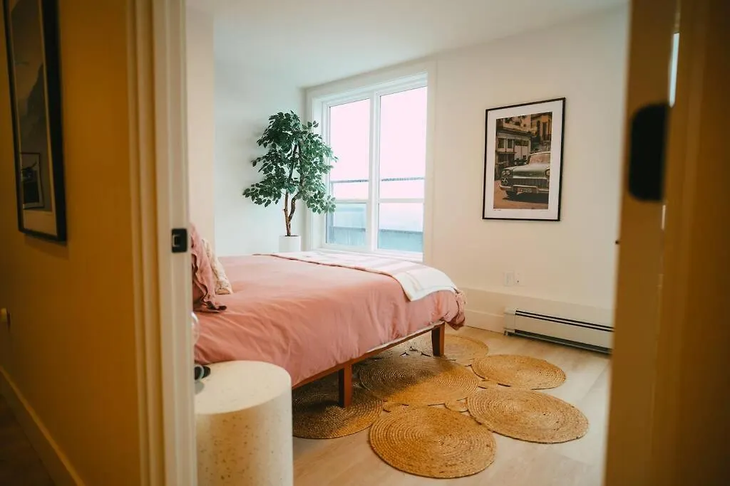 Chic Cozy Retreat - 2Br - Stunning North End Views Apartment Halifax