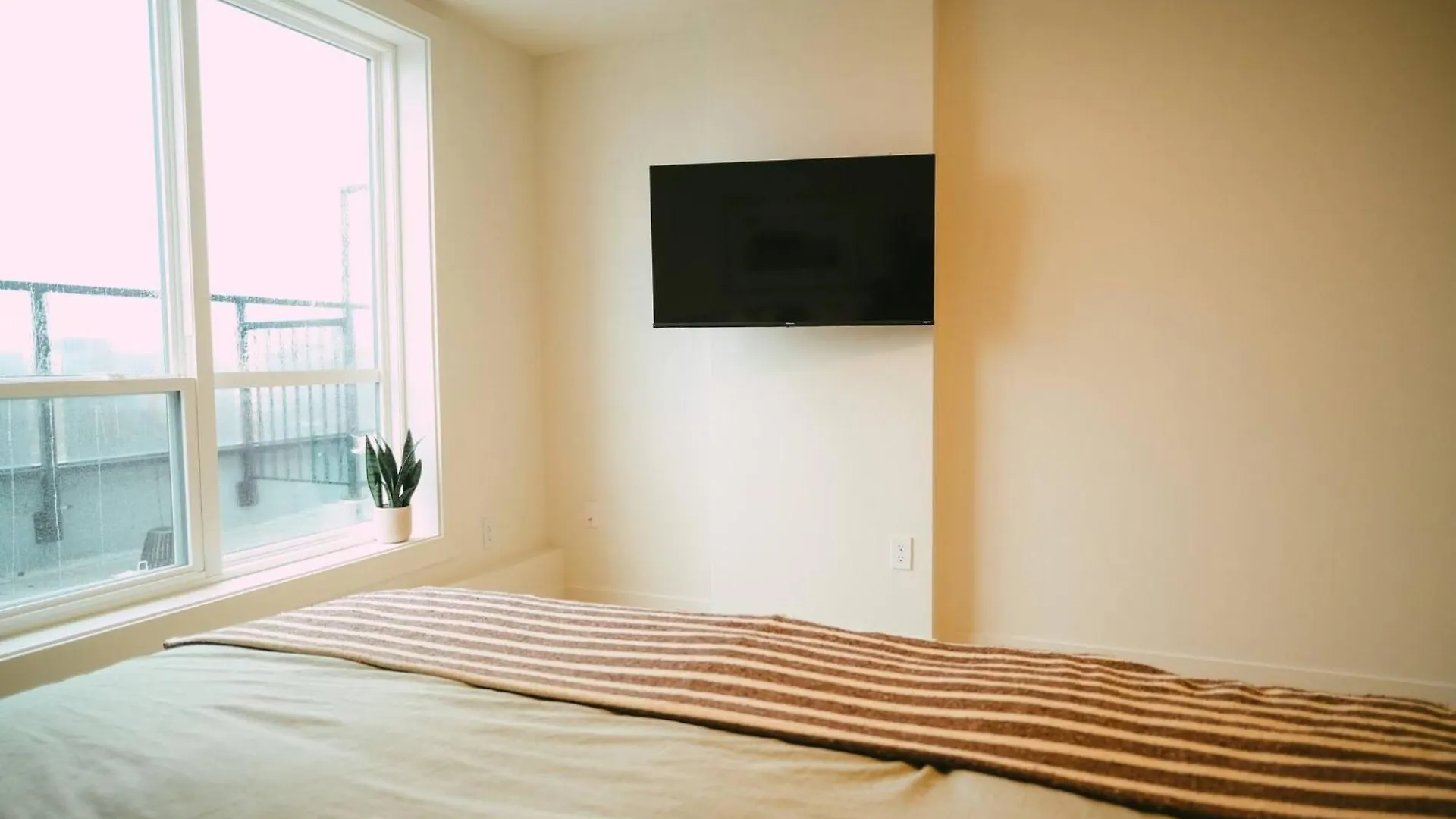Chic Cozy Retreat - 2Br - Stunning North End Views Apartment Halifax