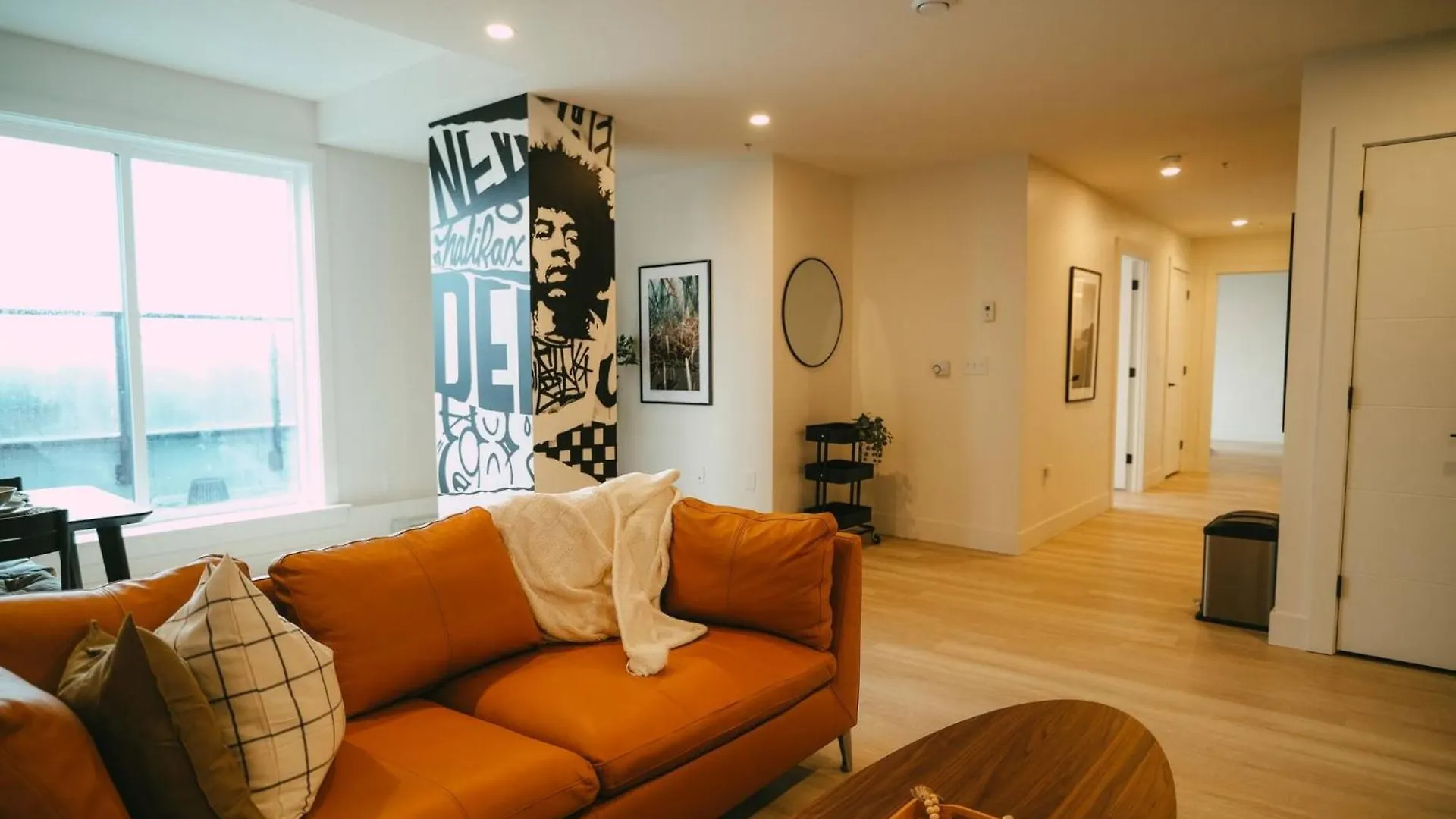 Chic Cozy Retreat - 2Br - Stunning North End Views location